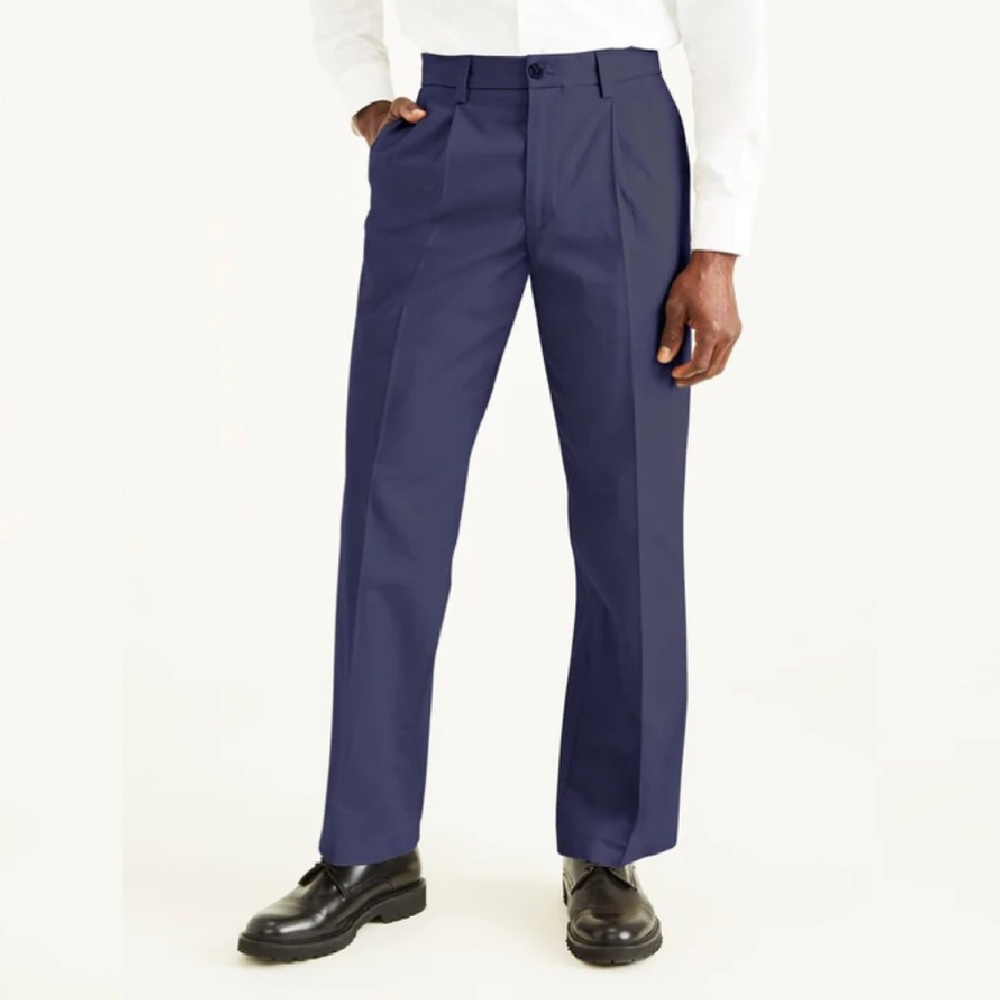 Dockers Signature Khakis, Pleated, Classic Fit 31x32 NWT